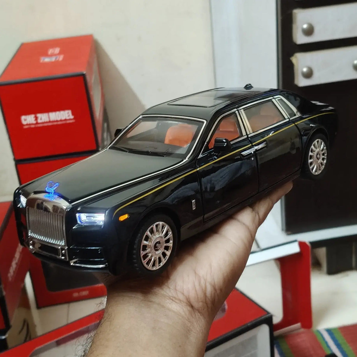 Rolls Royce Phantom 1:24 Scale Die-Cast Model Car